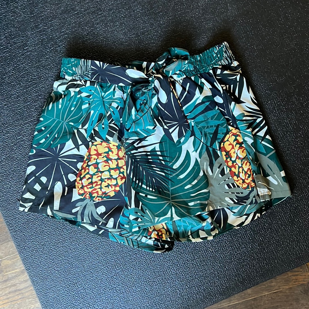 Tropical Flowy Shorts With Pockets